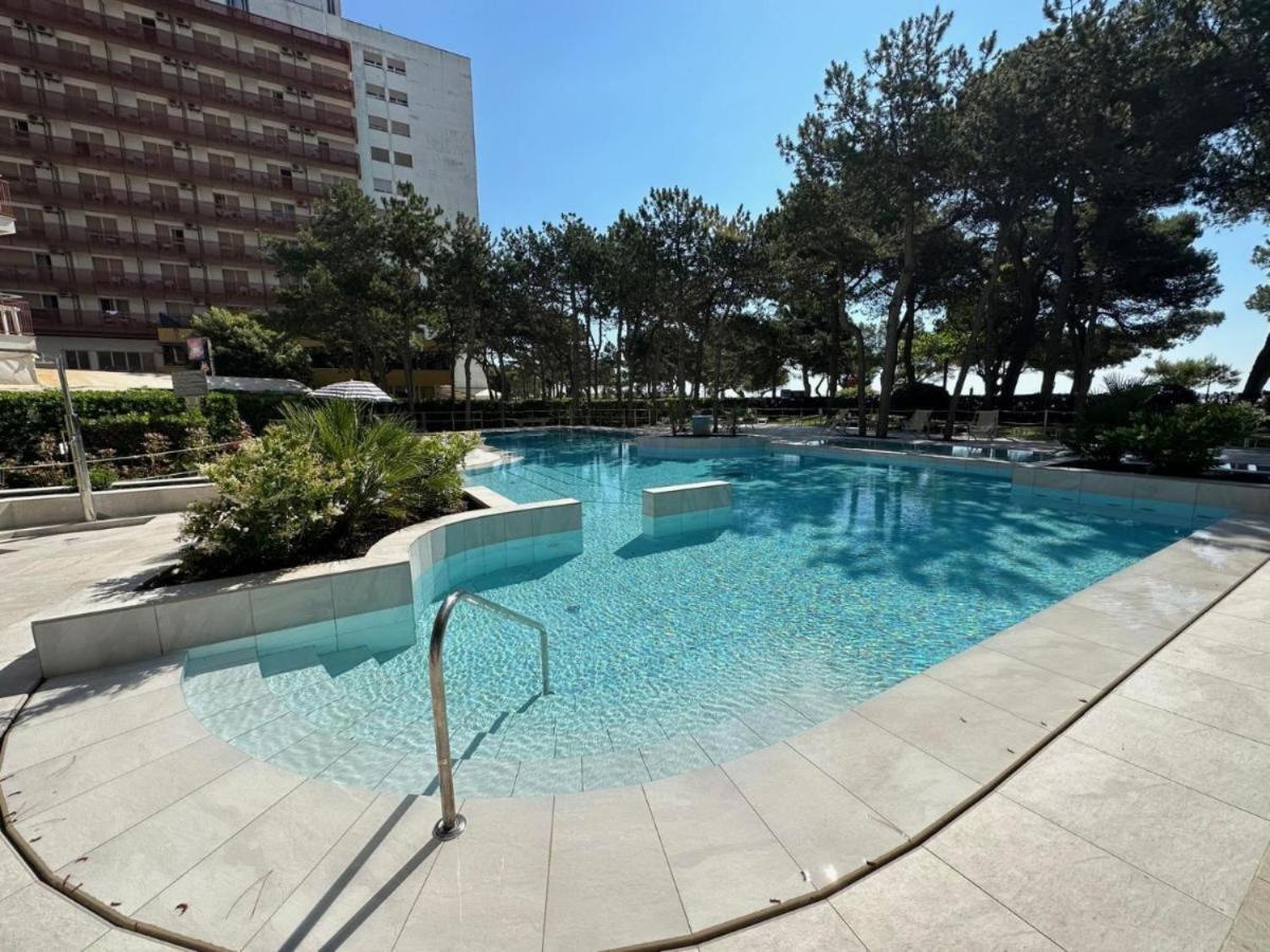 Residence Cristallo 4H 利尼亚诺萨比亚多罗 外观 照片